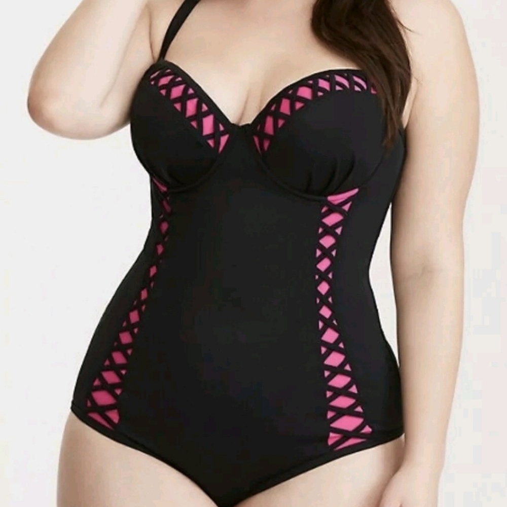 NWT Torrid Swimsuit w/ Lattice Inset | Size 1x